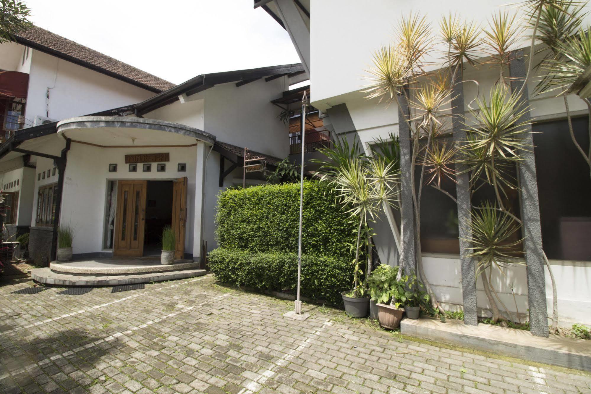 Reddoorz @ Setrasari Hotell Bandung Eksteriør bilde